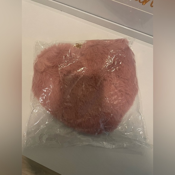 - BNIP Furry heart purse - Picture 5 of 8